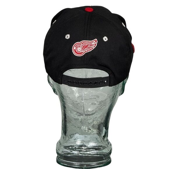 1 Apparel Mens Black Red Wings Hockey CCM NHL Official Snapback Trucker Hat - Picture 3 of 7